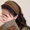 Simple temperamento ancho borde de pelo de gamuza hoop mujer 2025 nuevo estilo primavera/otoño cabeza hoop mostrar la cara pequeño antideslizante pelo paquete de cabeza Specification image